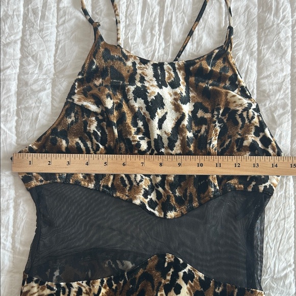 Elegant sheer back Leopard Print Maxi Dress with Mesh midrif and back and slits - Picture 9 of 12